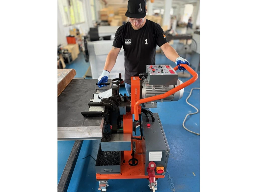 N.KO Automatische Schweisskantenfräsmaschine UZ47 SKILLMASTER