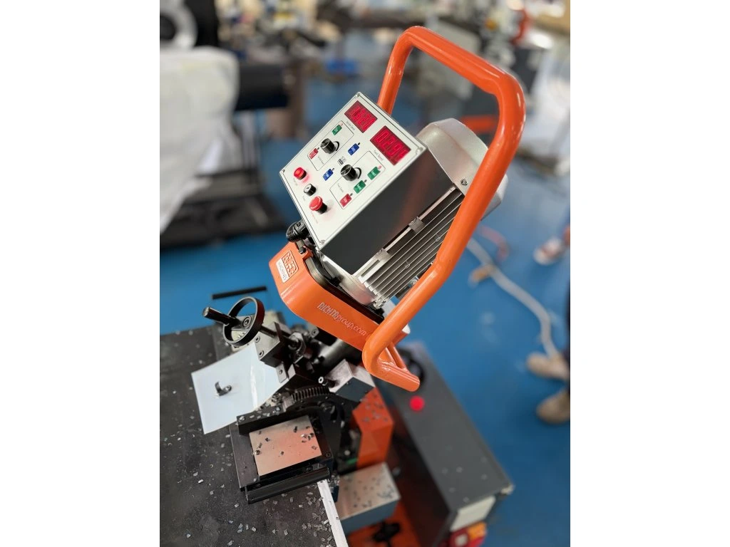 N.KO Automatische Schweisskantenfräsmaschine UZ47 SKILLMASTER